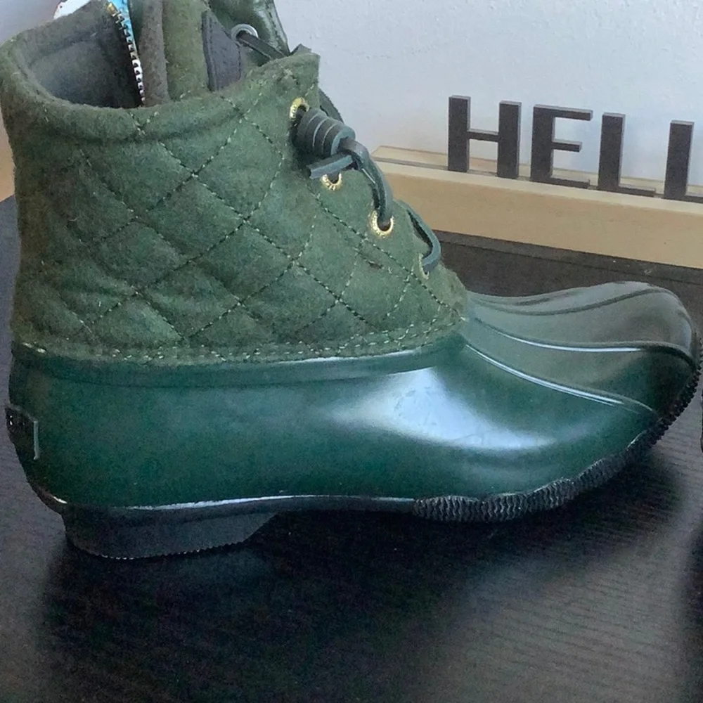 NWOB Sperry Saltwater Women’s Wool green quilted waterproof duck boots